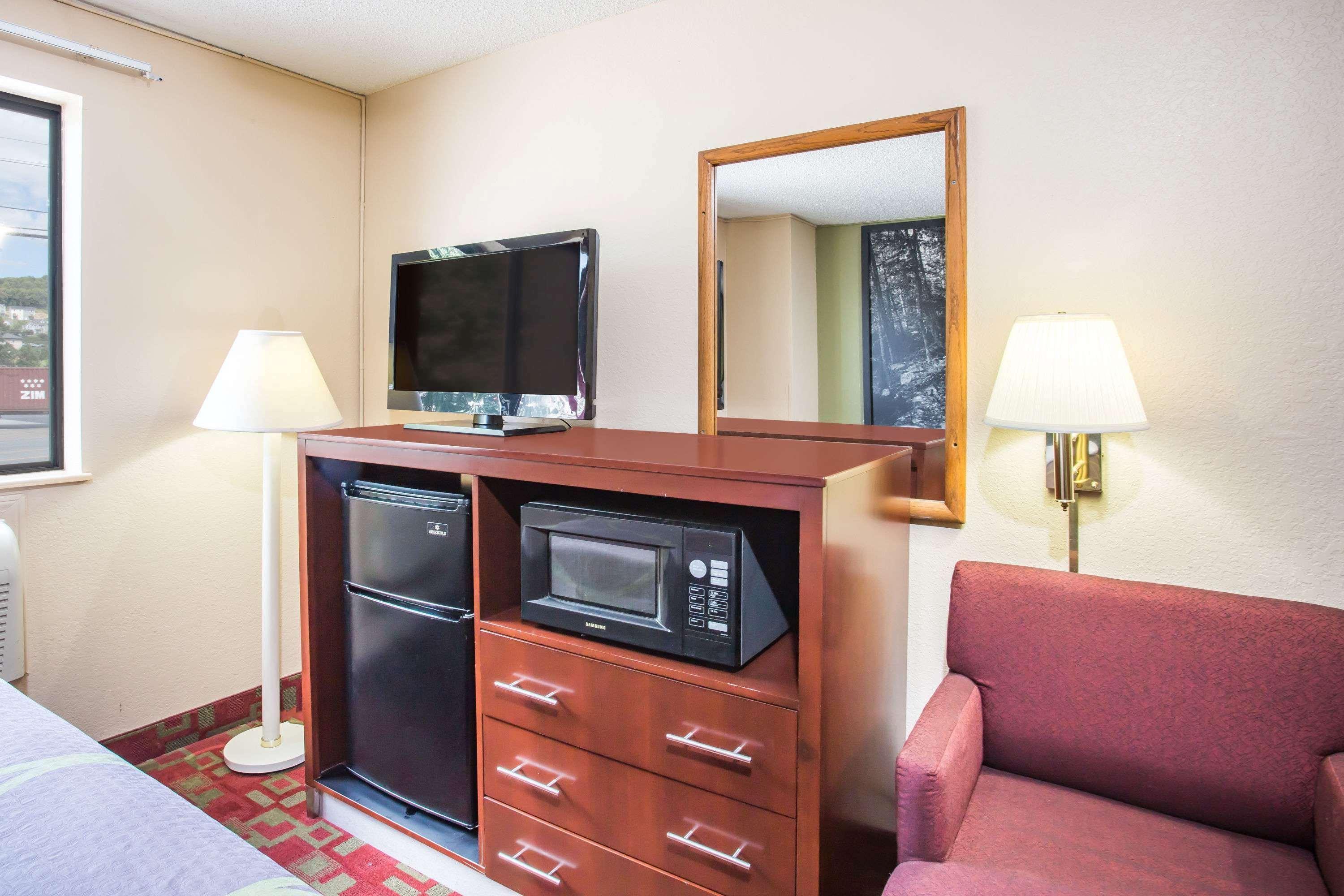 Motel Super 8 By Wyndham Harrisonburg Exterior foto