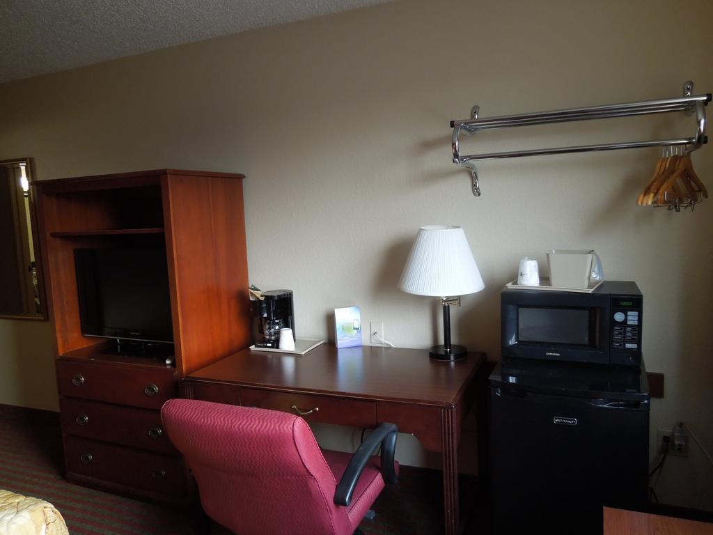 Motel Super 8 By Wyndham Harrisonburg Exterior foto